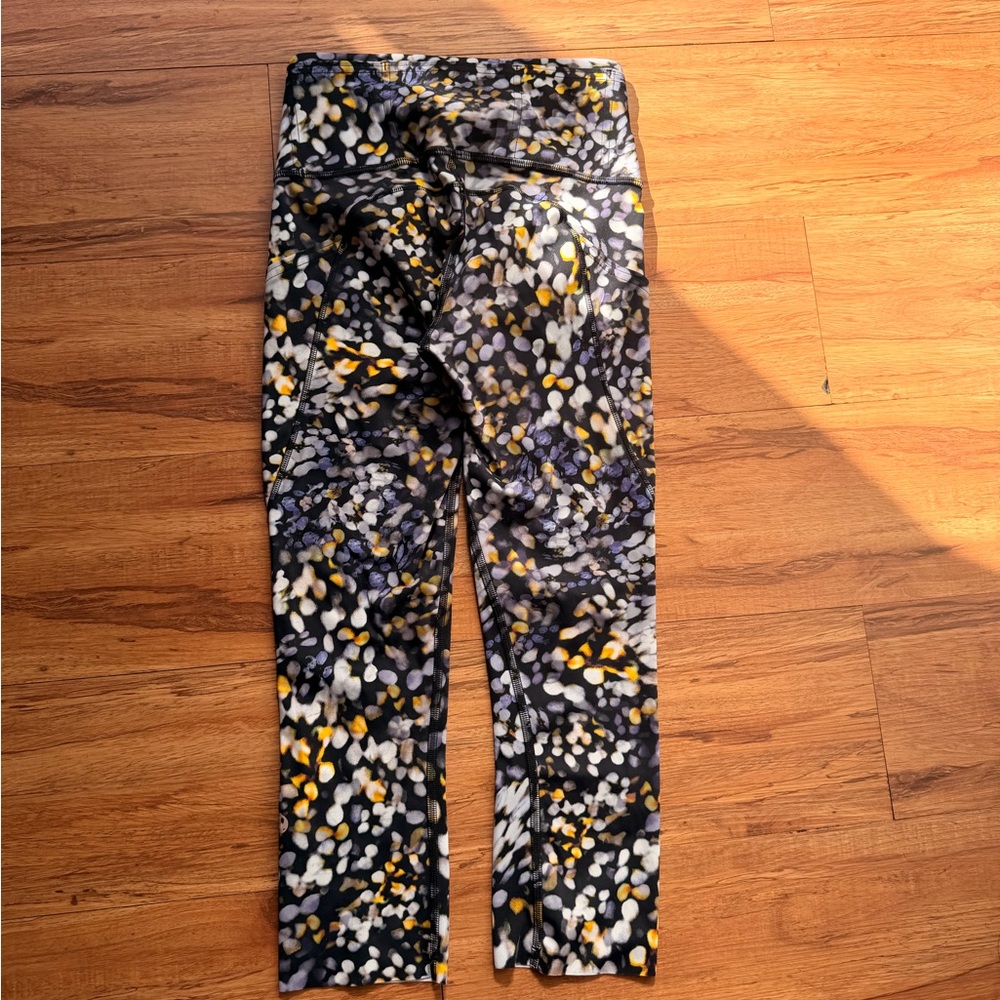 Multicolor Patterned Capri Leggings - image 4